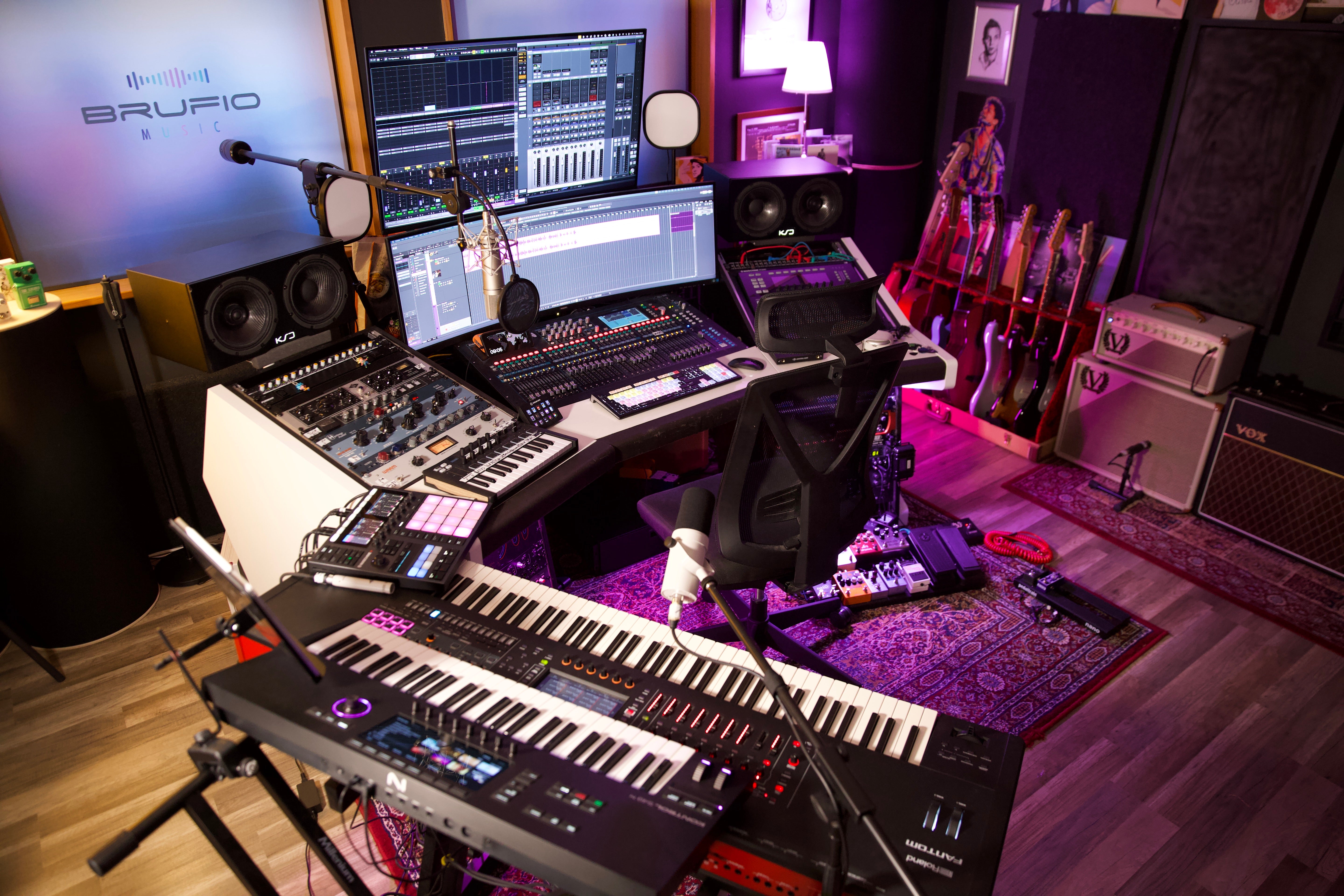 Sessiondesk - desks, racks & speaker stands for studios