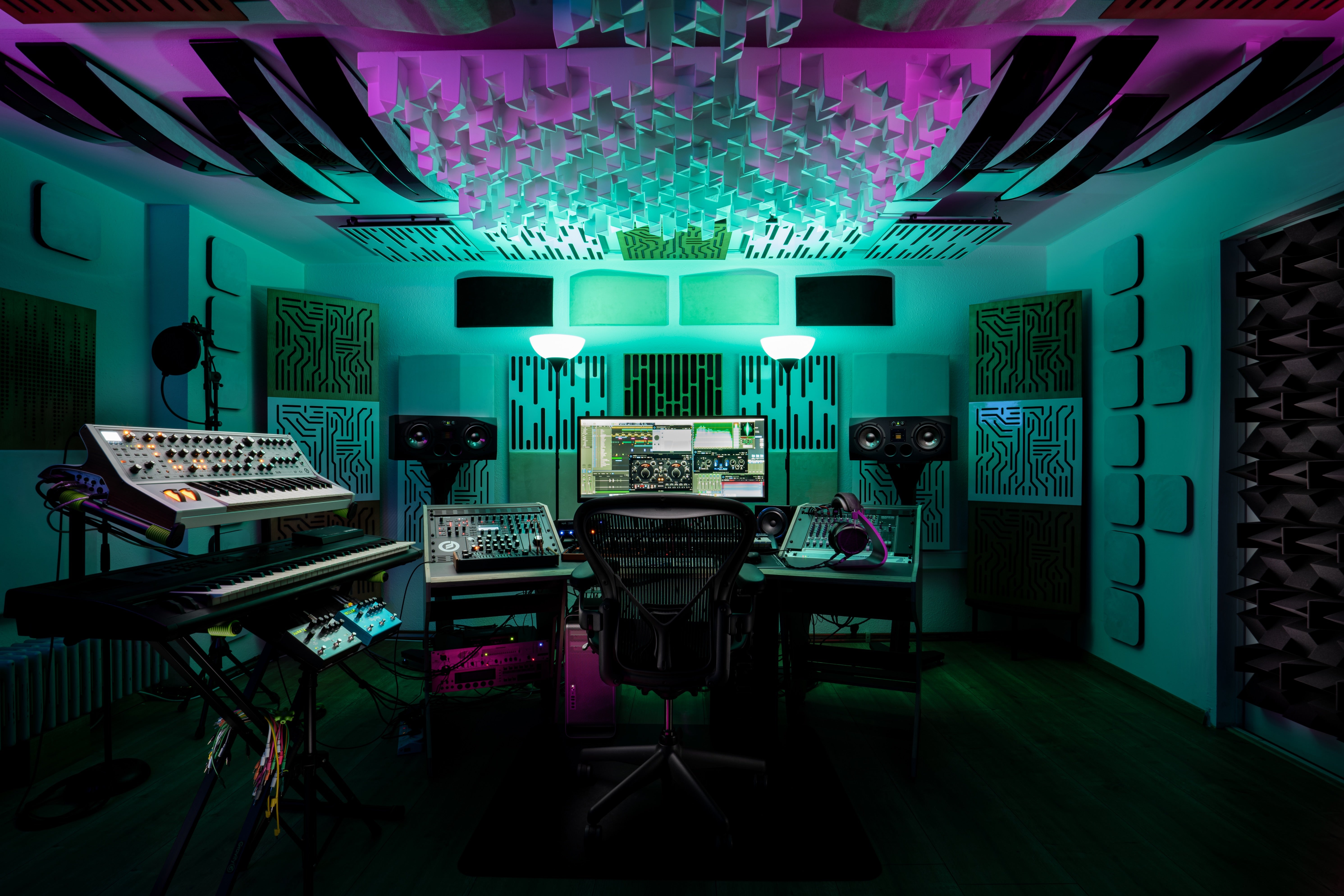 Sessiondesk QUINTAV 2.0 - Pro studio desk with 18U racks (2x9RU